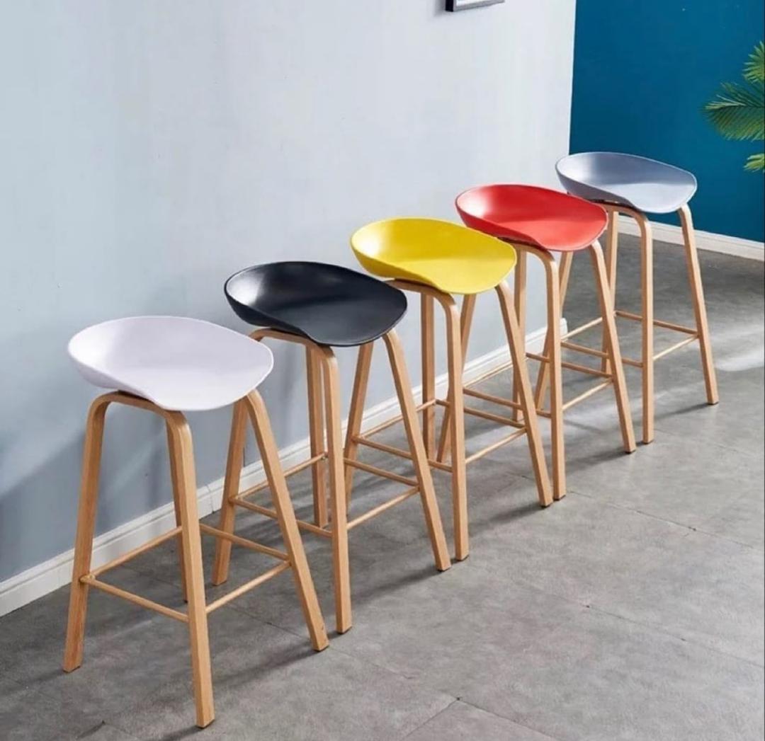 Five-tone plastic chair, with steel structure