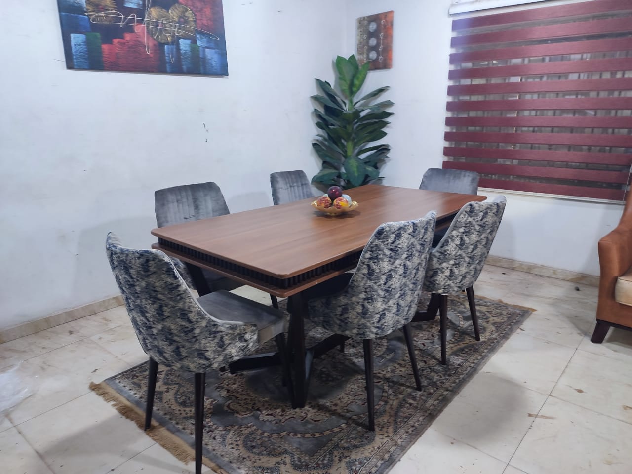 Luxury Dining Table With 6 Seaters